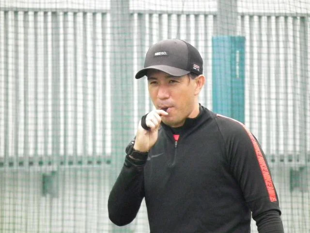 コーチ：千葉県千葉市美浜区のメガスポーツサッカースクール幕張新都心校