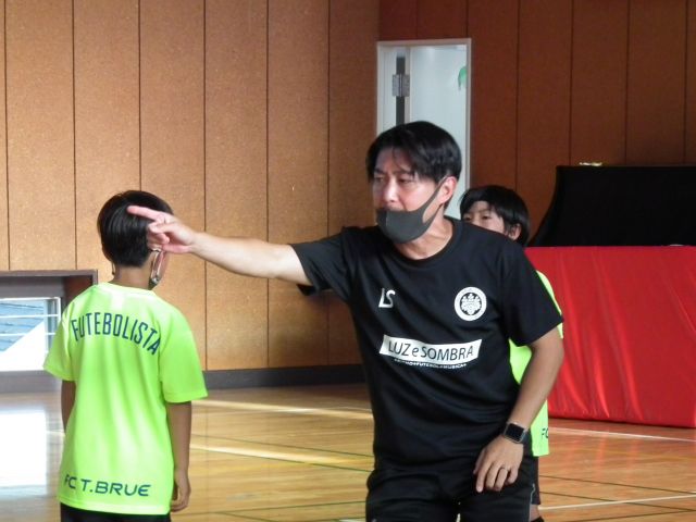 コーチ：神奈川県横浜市青葉区のT.BRUE（ティーブルー）サッカースクール