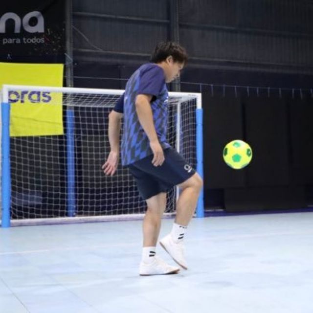 コーチ：埼玉県戸田市の【屋内会場】FUTSALROADフットサルスクール