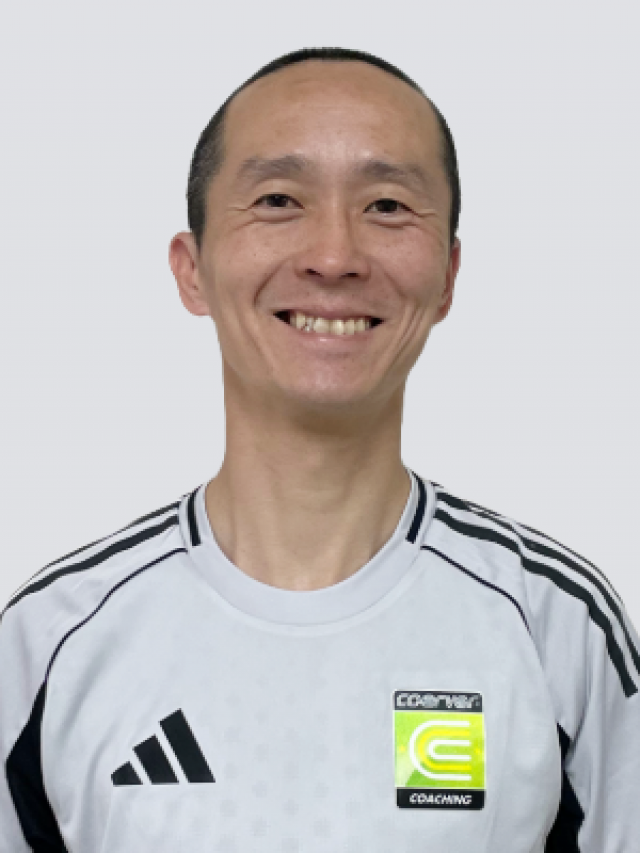 コーチ：大阪府高槻市のクーバー・コーチング・サッカースクール 高槻校