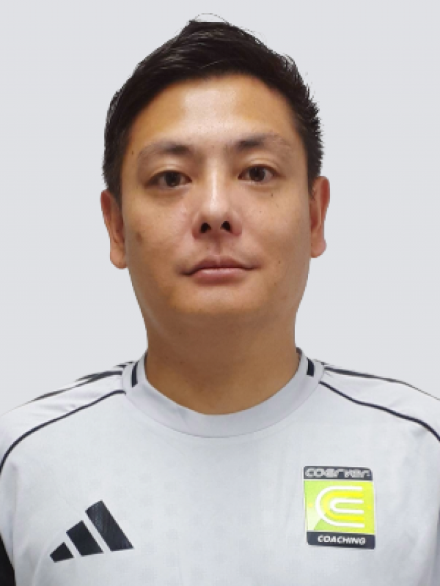 コーチ：奈良県橿原市のクーバー・コーチング・サッカースクール 奈良橿原校