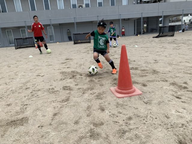 長崎県長崎市のクーバー・コーチング・サッカースクール 長崎総科大学教室