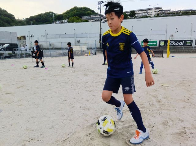 長崎県長崎市のクーバー・コーチング・サッカースクール 長崎総科大学教室