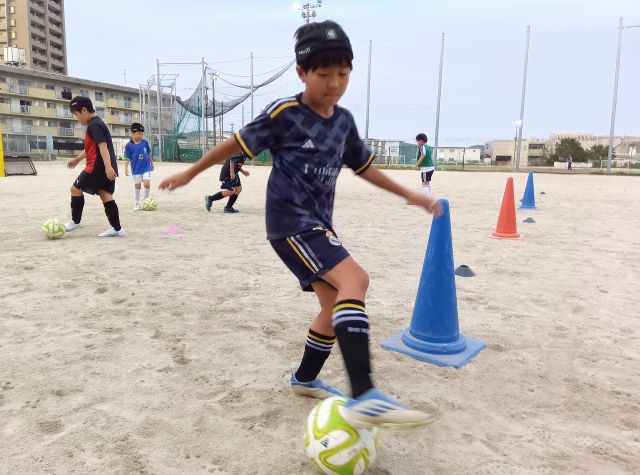 長崎県長崎市のクーバー・コーチング・サッカースクール 長崎総科大学教室