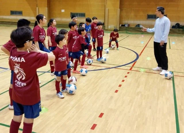 神奈川県海老名市のFCREYS9/フットサル界のレジェンド !!森岡薫が指導するフットサルスクール