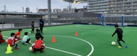 サッカー教室：大阪府大阪市中央区のクーバー・コーチング・サッカースクール スポーツオアシスもりのみやキューズモール校