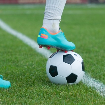 【サッカーシューズ】スパイク・トレーニングシューズの違い